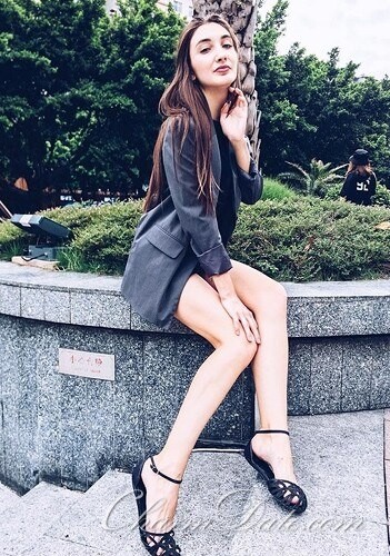 Karina Profile image 2
