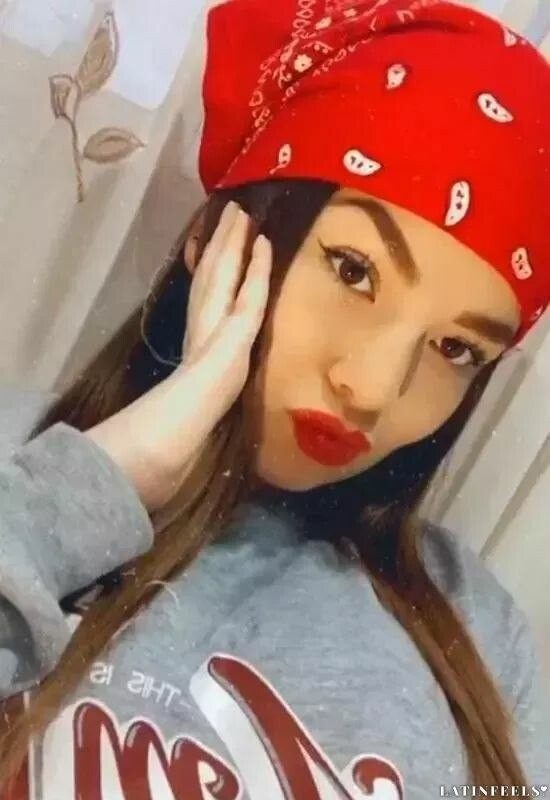 Sandra, 20