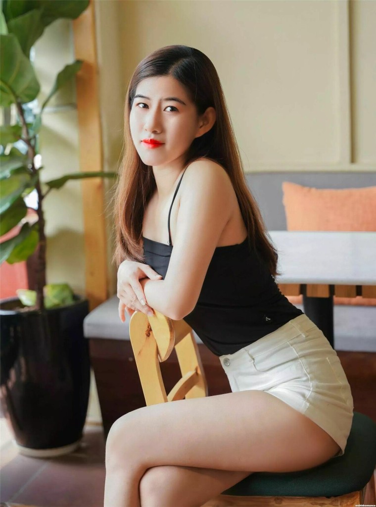 Le Profile image 2