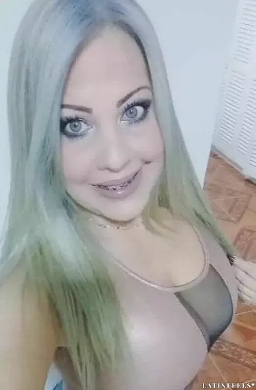 Daniela, 43