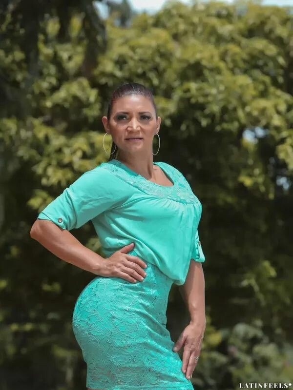 Elena, 47