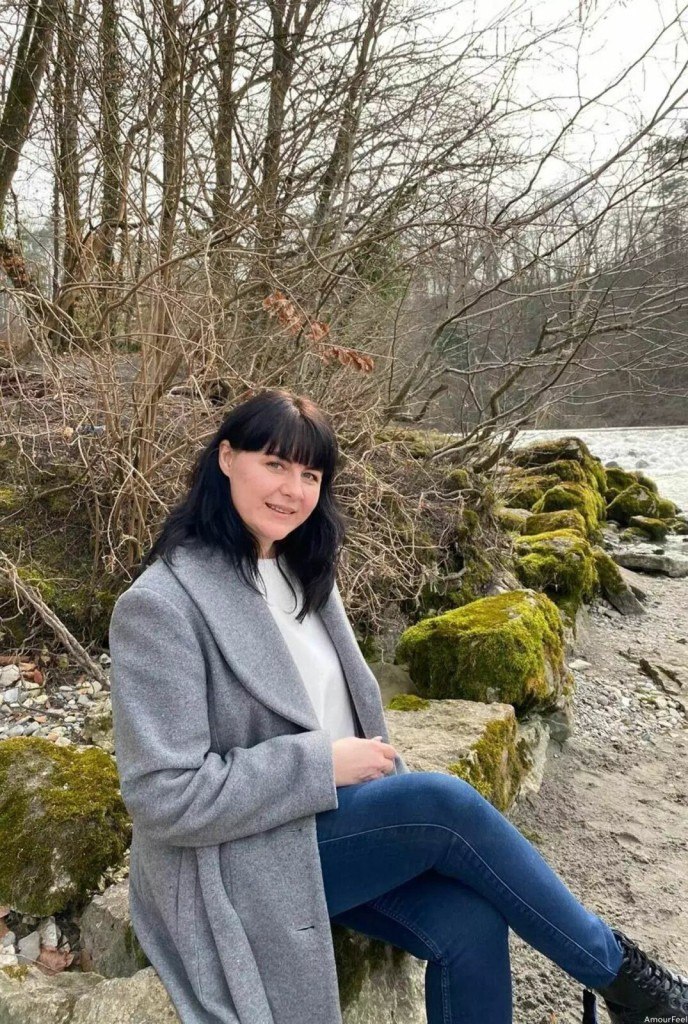 Elena Profile image 2