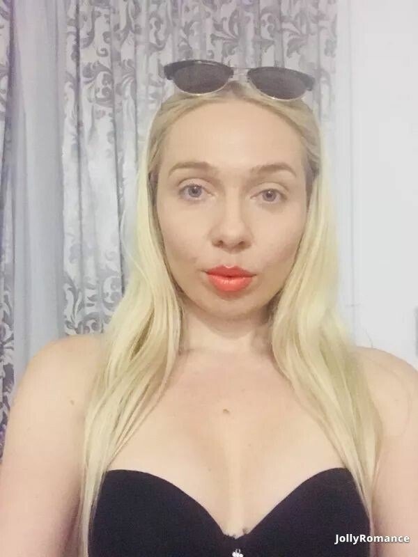 Karina, 32