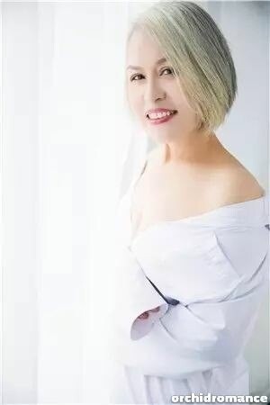 Elizabeth Profile image 4