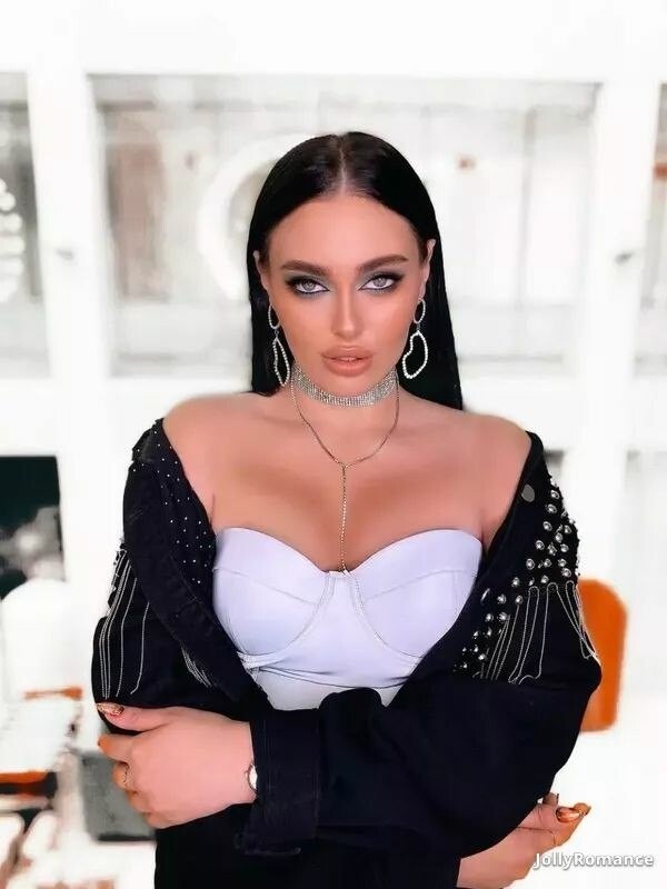 Anna Profile image 4