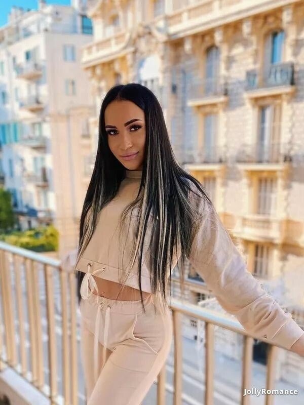 Karina Profile image 4