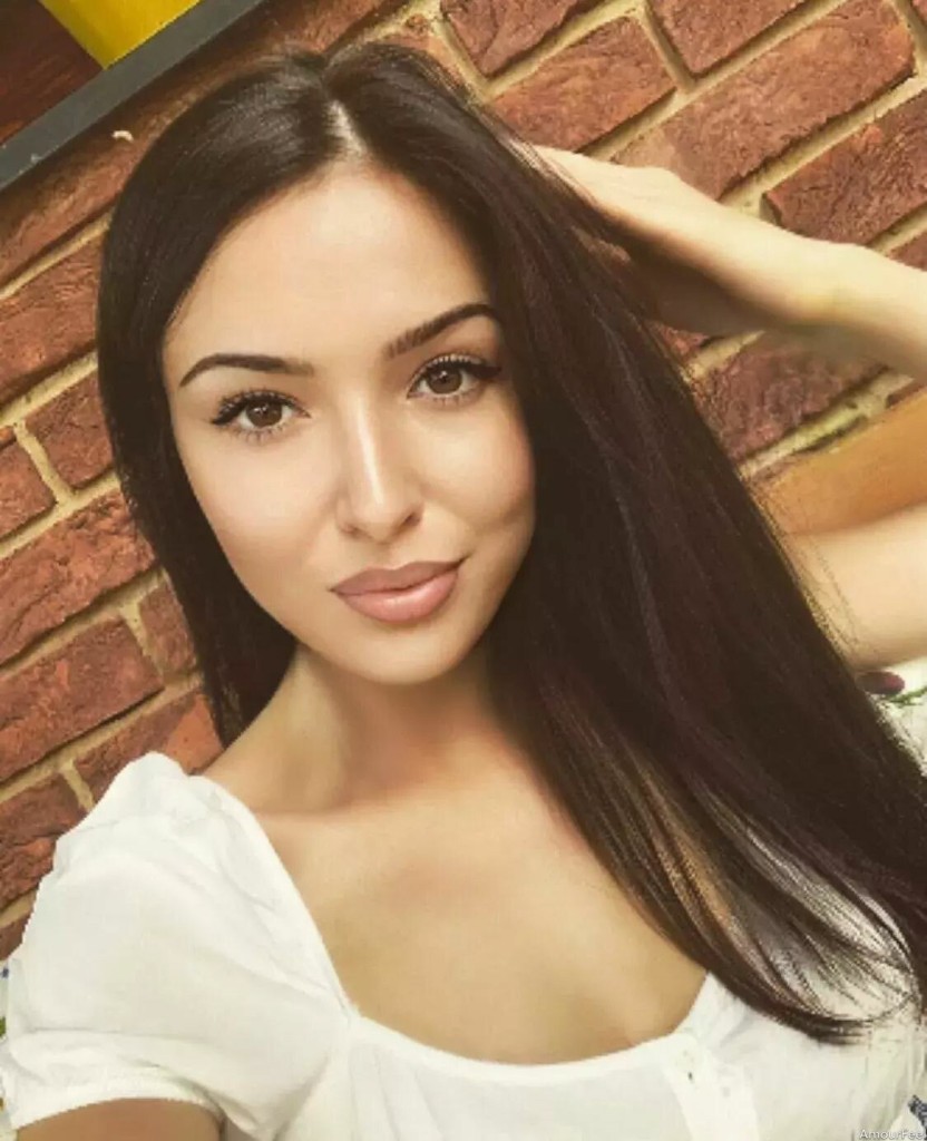 Elena Profile image 3