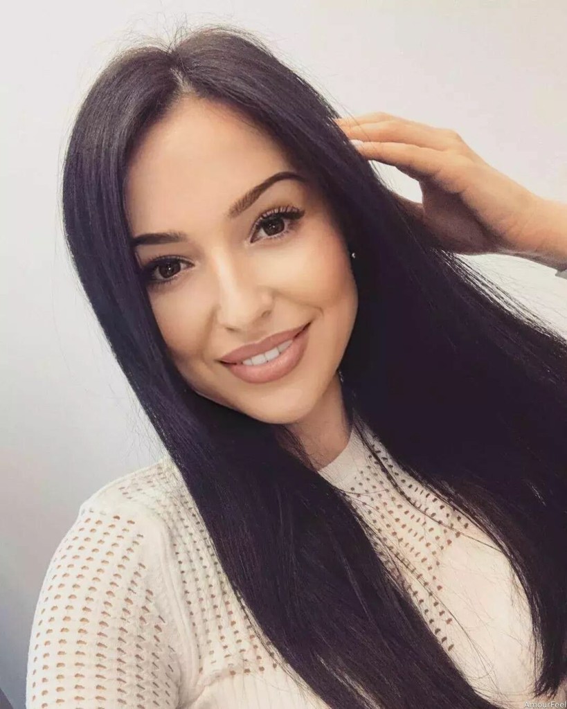 Elena Profile image 5